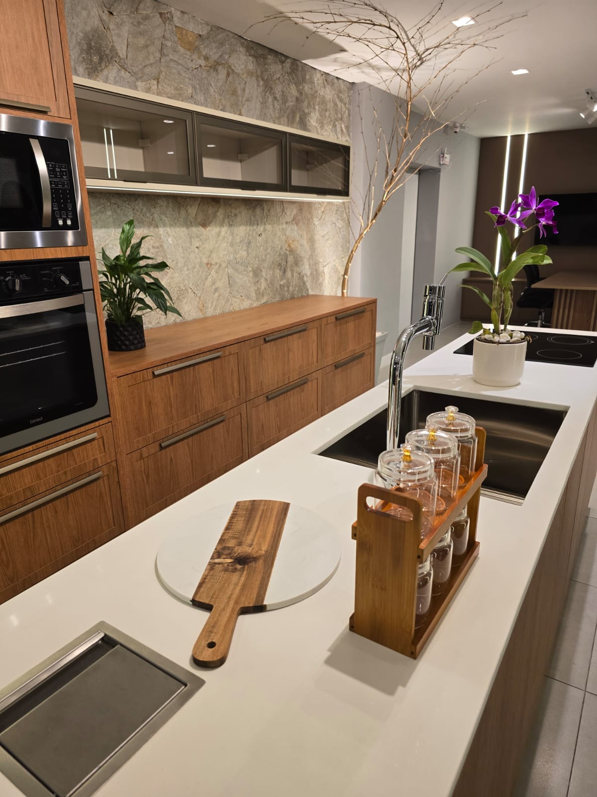 Cozinha planejada em exposição na Italinea Serra