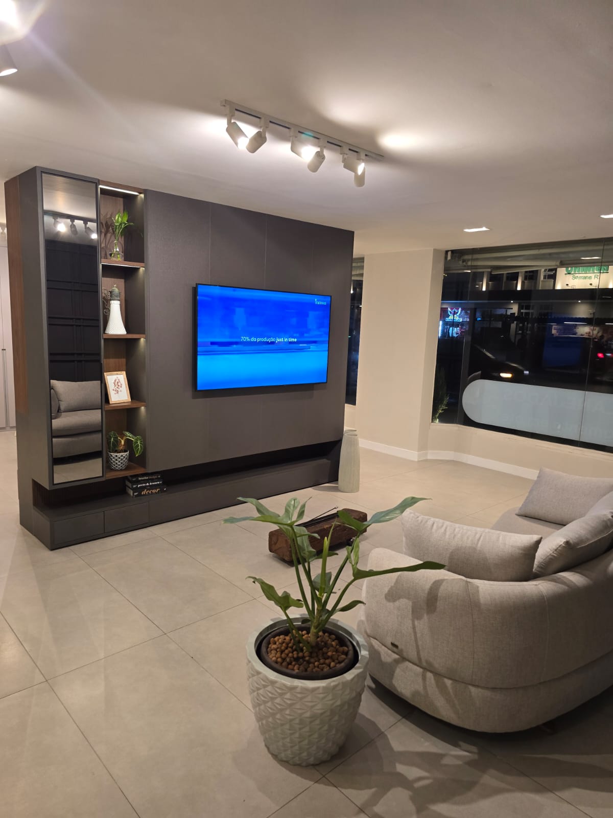 Sala planejada em exposição na Italinea Serra